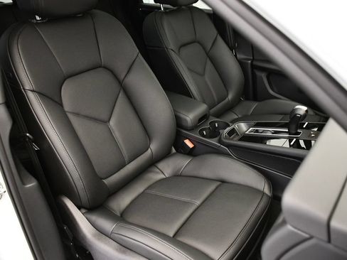 Certified 2026 Porsche Macan AWD/4WD image 51