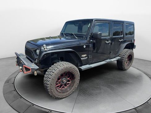Used 2015 Jeep Wrangler Unlimited Sahara w/ Connectivity Group AWD/4WD image 1