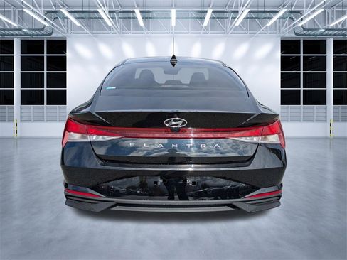 Used 2022 Hyundai Elantra SEL image 5