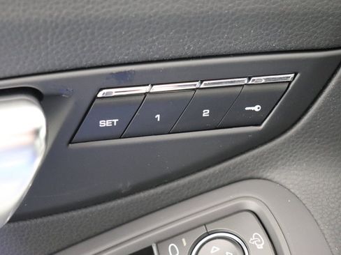 Used 2025 Porsche 718 Cayman image 19