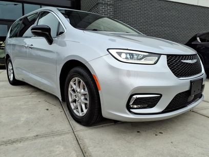 Used 2024 Chrysler Pacifica Touring-L