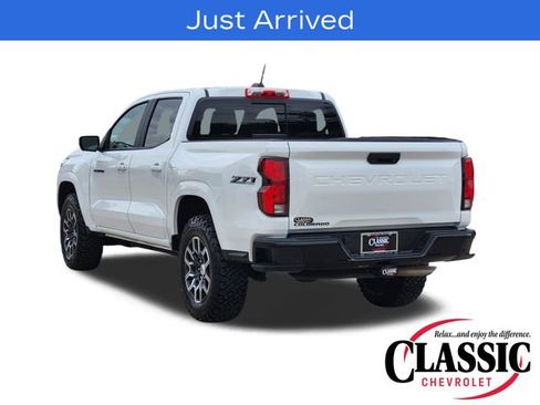 Used 2024 Chevrolet Colorado Z71 w/ Z71 Convenience Package 2 AWD/4WD image 4