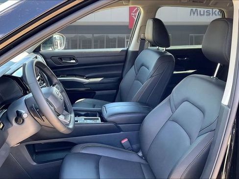 Used 2026 Nissan Pathfinder SL FWD image 20