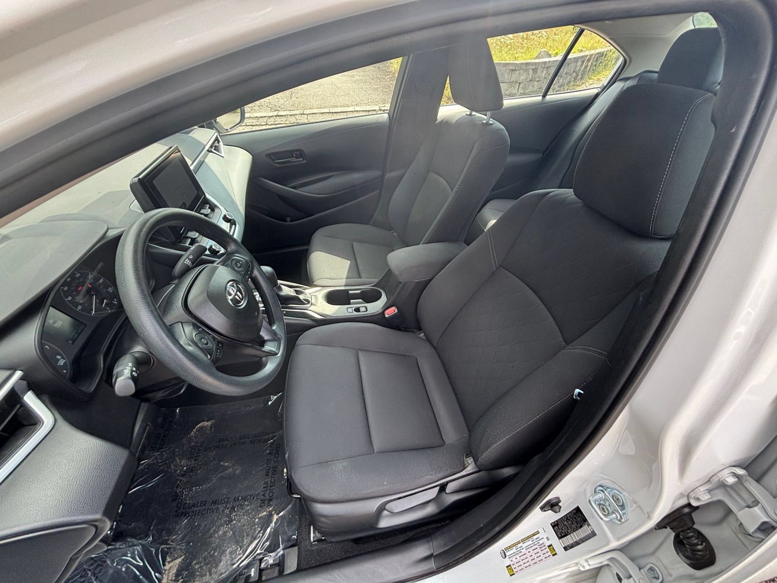 Used 2025 Toyota Corolla LE FWD image 33