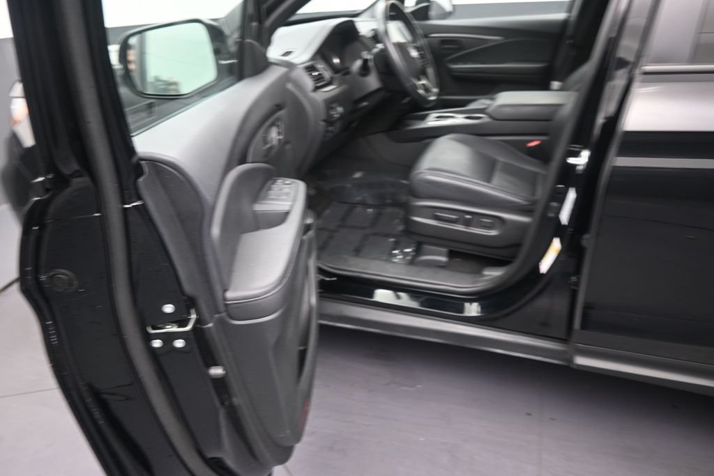 Used 2025 Honda Passport EX-L image 10