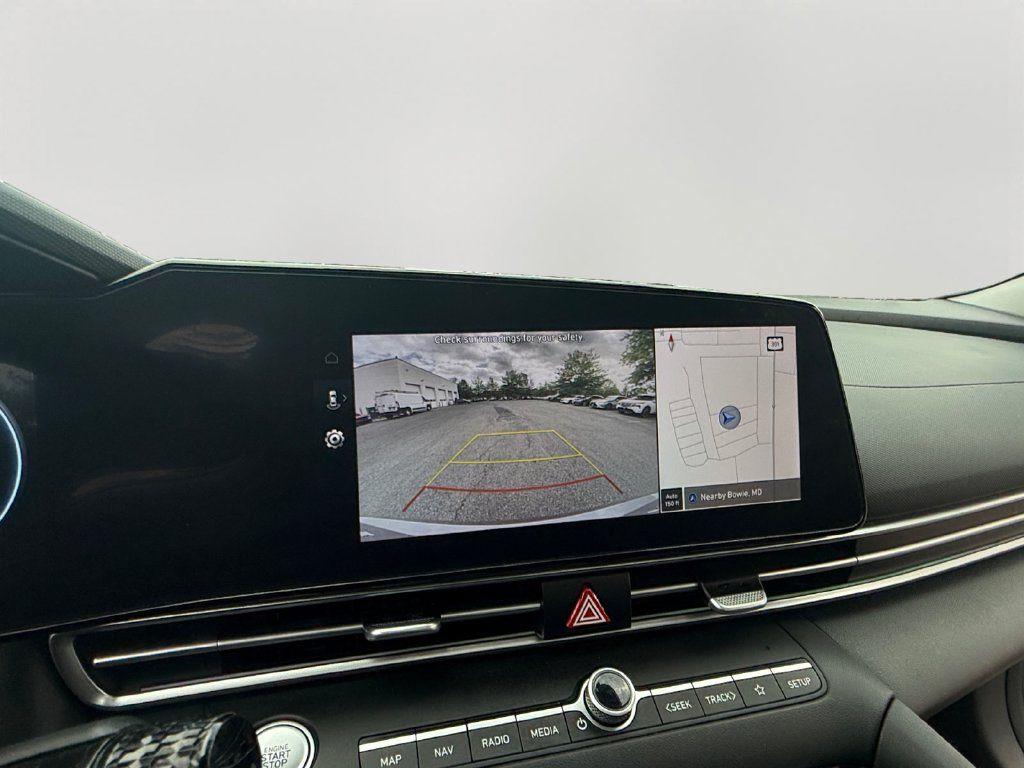 Used 2025 Hyundai Elantra SEL FWD image 16