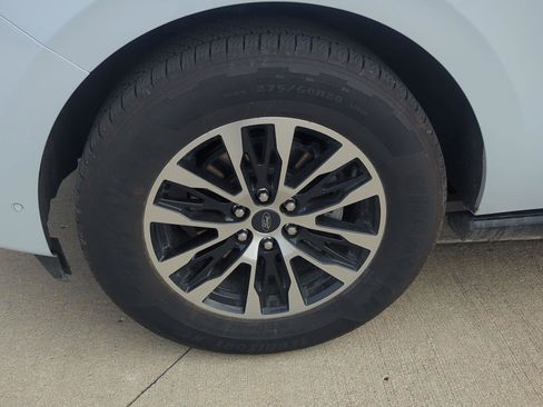 Used 2025 Ford Expedition Platinum image 29