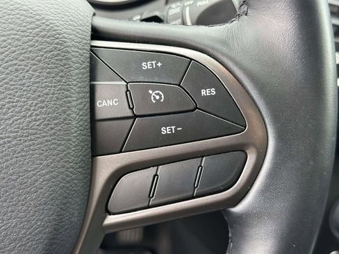 Used 2020 Jeep Cherokee Latitude Plus w/ Comfort/Convenience Group image 22