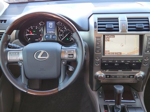 Used 2018 Lexus GX 460 image 33