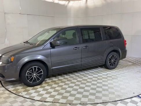 Used 2017 Dodge Grand Caravan SE FWD image 7