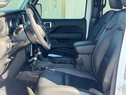 Used 2022 Jeep Wrangler Unlimited Sahara w/ Cold Weather Group AWD/4WD image 2