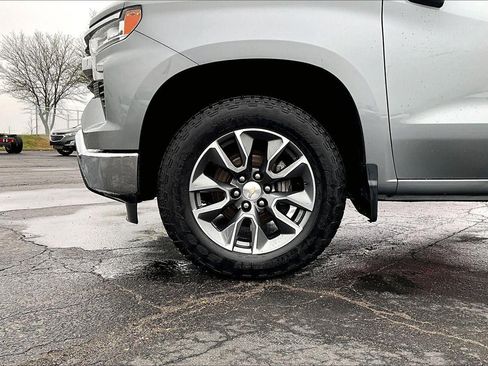 Used 2024 Chevrolet Silverado 1500 LT image 2