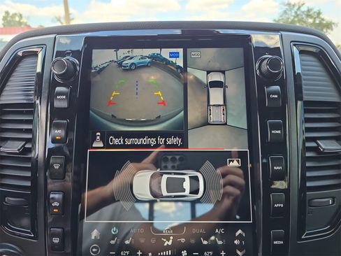 Used 2024 Nissan Titan PRO-4X w/ Pro-4x Convenience Package image 18