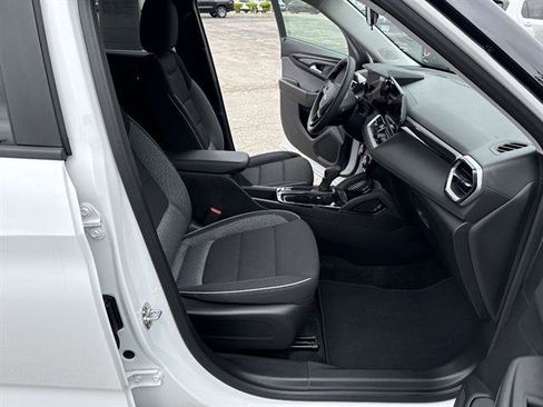 Certified 2025 Chevrolet TrailBlazer LT FWD image 56