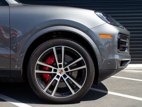 Certified 2025 Porsche Cayenne S AWD/4WD image 12