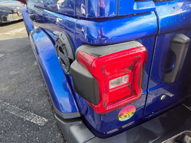 Used 2018 Jeep Wrangler Unlimited Sahara AWD/4WD image 14