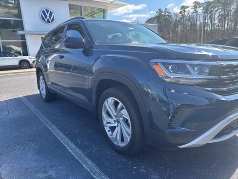 Used 2023 Volkswagen Atlas SE w/ Panoramic Sunroof Package image 3