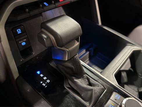 Used 2022 Toyota Tundra SR5 AWD/4WD image 31