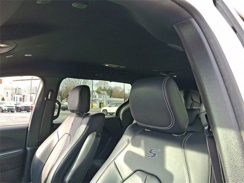 Used 2020 Chrysler Pacifica Touring-L Plus w/ S Appearance Package image 14