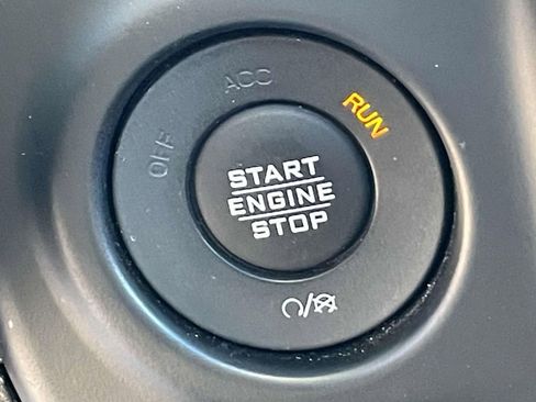 Used 2020 Jeep Gladiator Overland image 26