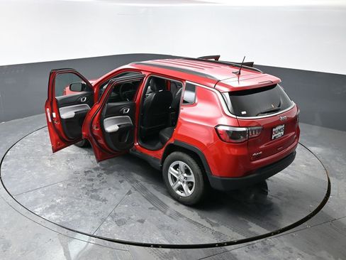 Used 2024 Jeep Compass Latitude image 58