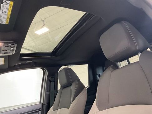 Used 2025 Toyota Tacoma TRD Sport w/ TRD Sport Upgrade Package image 18