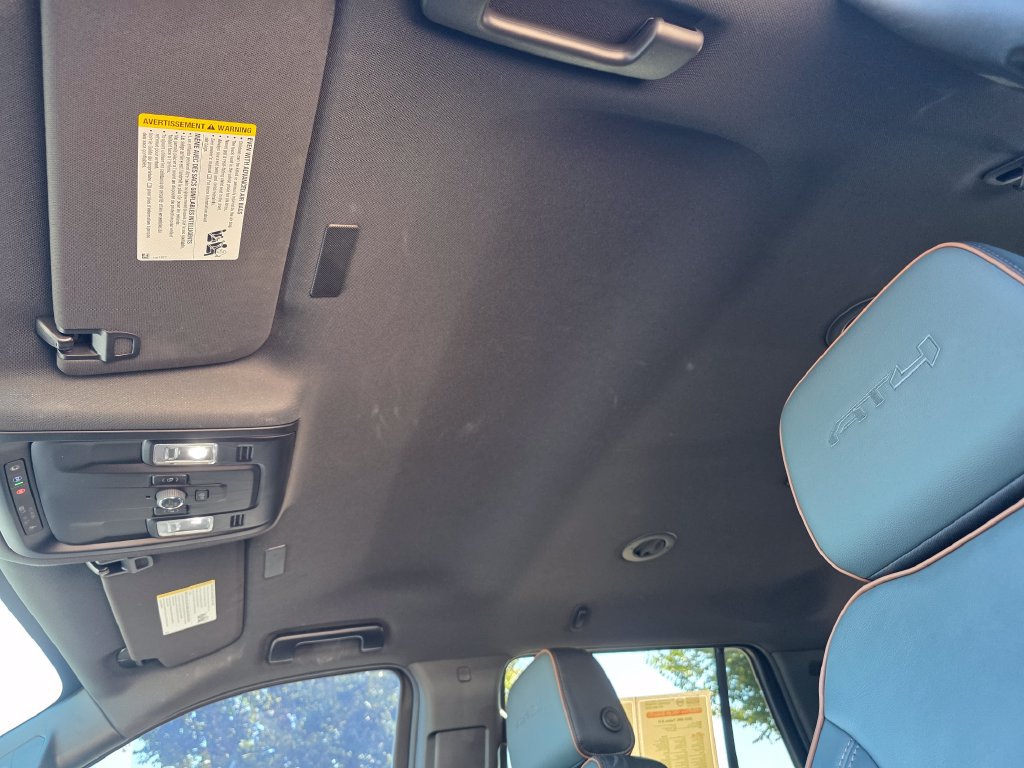 Used 2025 GMC Yukon AT4 AWD/4WD image 19