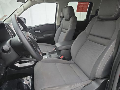 Certified 2022 Nissan Frontier SV w/ Technology Package AWD/4WD image 14