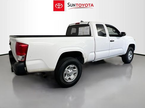 Used 2018 Toyota Tacoma SR image 4