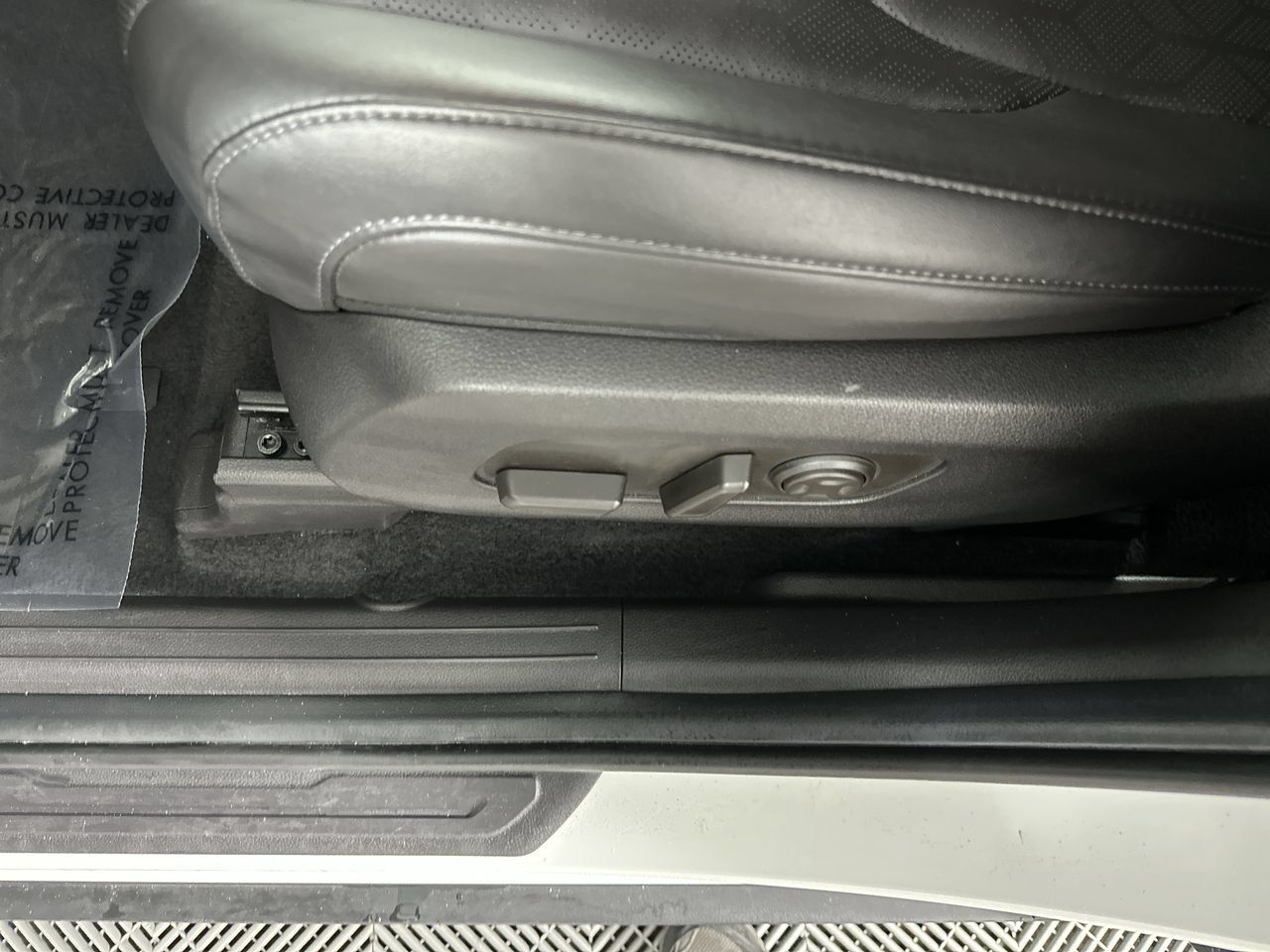 Certified 2026 Kia Carnival LXS FWD image 4