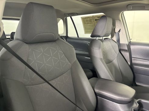 Used 2022 Toyota RAV4 XLE w/ Convenience Package AWD/4WD image 27