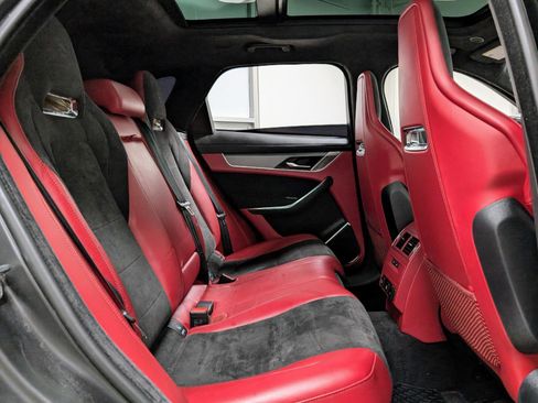 Used 2022 Jaguar F-PACE SVR image 23