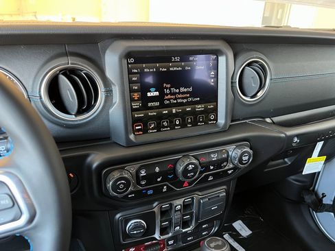 New 2023 Jeep Wrangler Unlimited Rubicon 4xe w/ Steel Bumper Group image 3