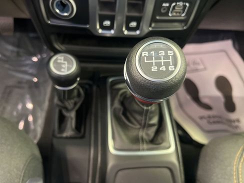 Used 2025 Jeep Wrangler Sport AWD/4WD image 29