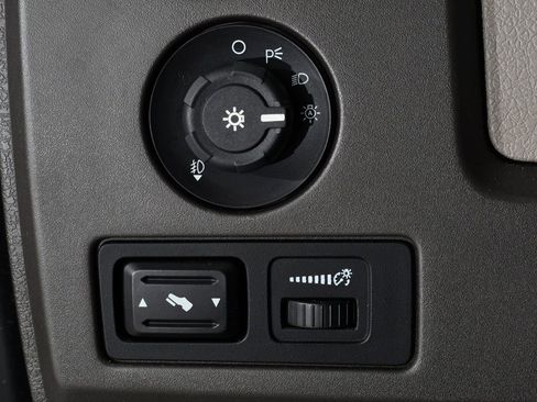 Used 2010 Ford F150 XLT image 32