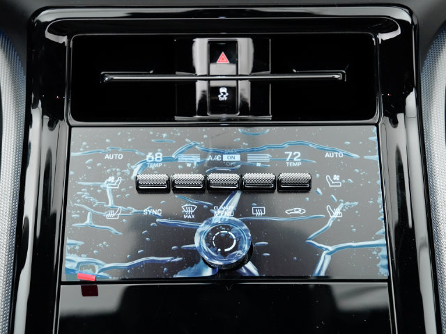 Certified 2025 Porsche Panamera 4 AWD/4WD image 18