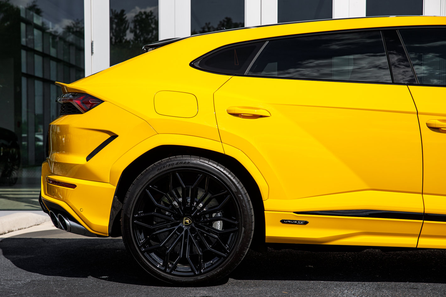 Used 2025 Lamborghini Urus S AWD/4WD image 22