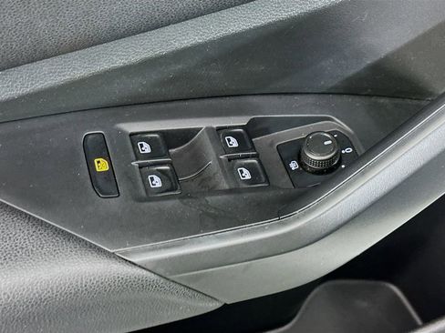 Used 2019 Volkswagen Jetta R-Line image 17