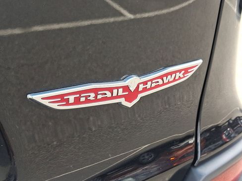 Used 2019 Jeep Cherokee Trailhawk AWD/4WD image 30