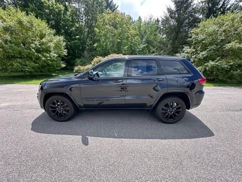 Used 2018 Jeep Grand Cherokee Altitude AWD/4WD image 6