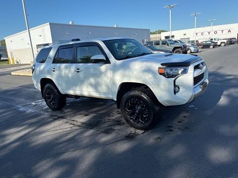 Certified 2017 Toyota 4Runner TRD Off-Road AWD/4WD image 3