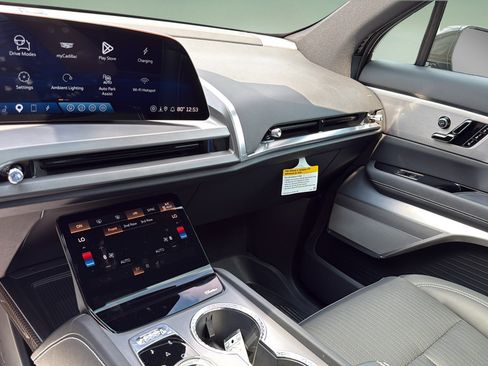 Certified 2026 Cadillac Vistiq Sport w/ LPO, Floor Liner Package AWD/4WD image 39