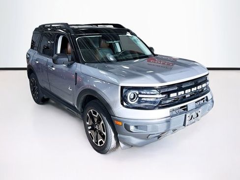 Used 2021 Ford Bronco Sport Outer Banks w/ Outer Banks Package (96D) image 3