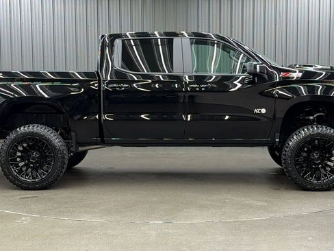 Used 2025 Chevrolet Silverado 1500 LT Trail Boss w/ Convenience Package II AWD/4WD image 6