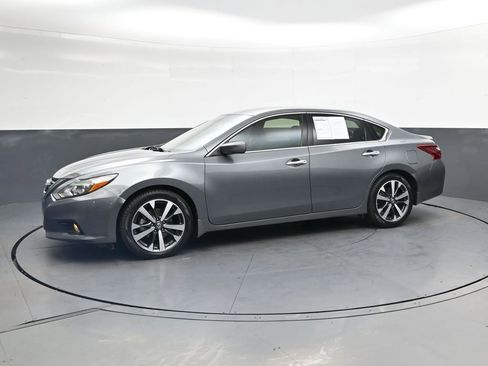 Used 2017 Nissan Altima 2.5 SR FWD image 8
