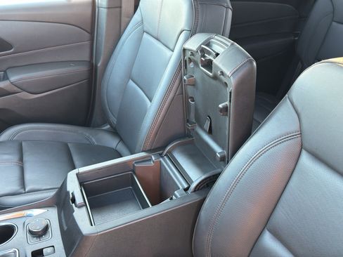 Used 2024 Chevrolet Traverse RS image 19