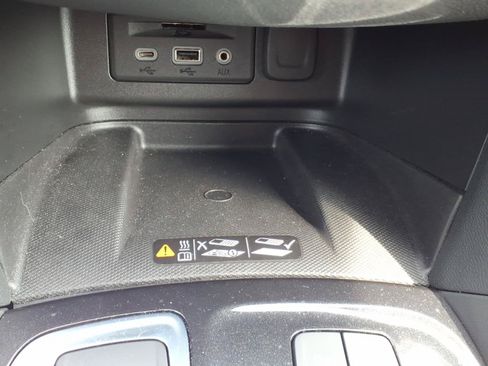 Used 2023 Chevrolet Equinox Premier AWD/4WD image 24