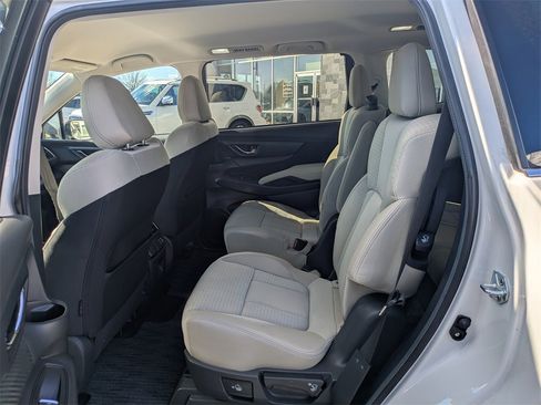 Used 2023 Subaru Ascent Premium w/ Convenience Package image 16
