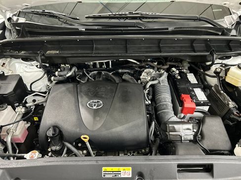 Used 2022 Toyota Highlander XLE AWD/4WD image 34