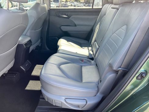 Used 2023 Toyota Highlander XLE image 28